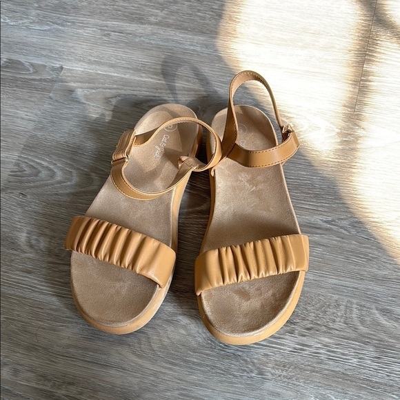 Cat & Jack Other - Girls light Brown sandals Sz 5